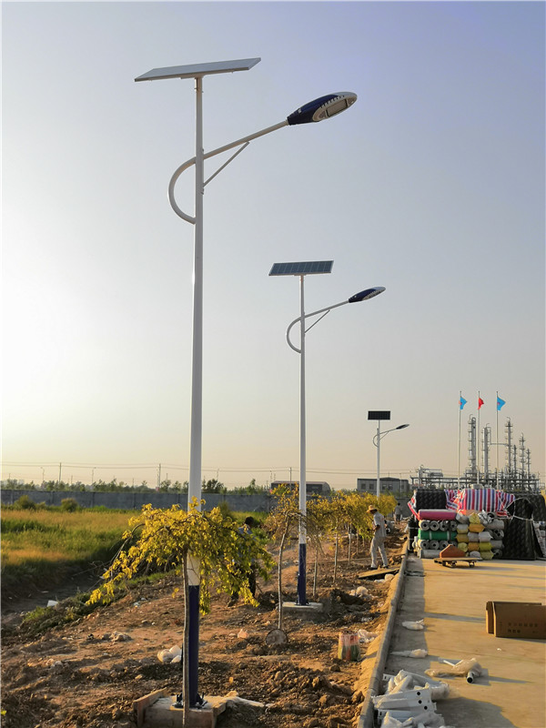 優(yōu)質(zhì)太陽(yáng)能路燈